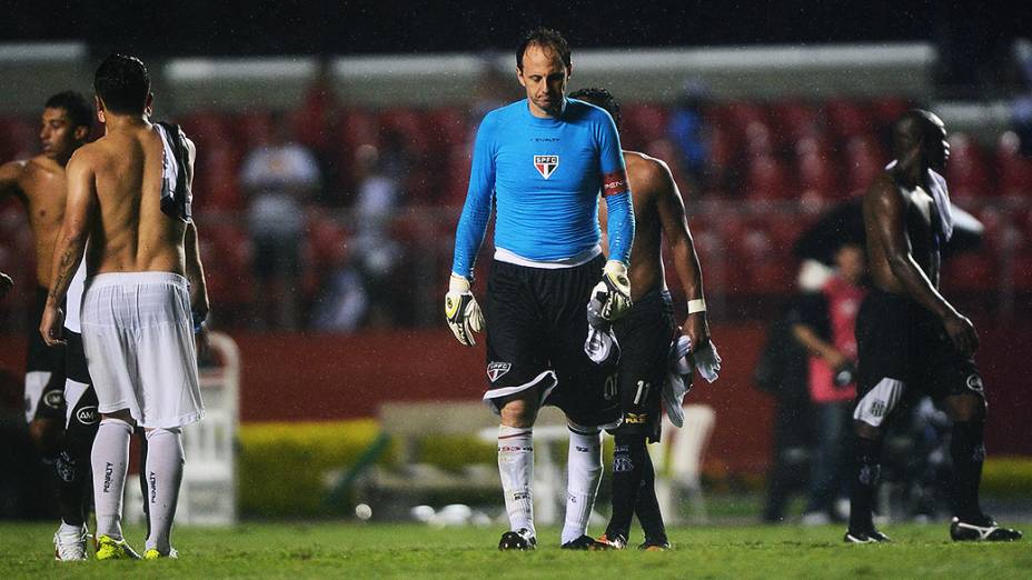 Na partida contra a Ponte Preta, válida pela semifinal da Copa Sul-Americana, Rogério Ceni atingiu a impressionante marca de 1116 jogos com a camisa do São Paulo, igualando recorde de Pelé pelo Santos