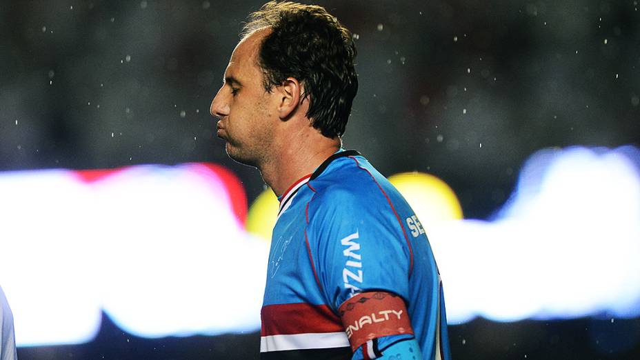 Na partida contra a Ponte Preta, válida pela semifinal da Copa Sul-Americana, Rogério Ceni atingiu a impressionante marca de 1116 jogos com a camisa do São Paulo, igualando recorde de Pelé pelo Santos