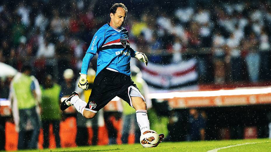 Na partida contra a Ponte Preta, válida pela semifinal da Copa Sul-Americana, Rogério Ceni atingiu a impressionante marca de 1116 jogos com a camisa do São Paulo, igualando recorde de Pelé pelo Santos