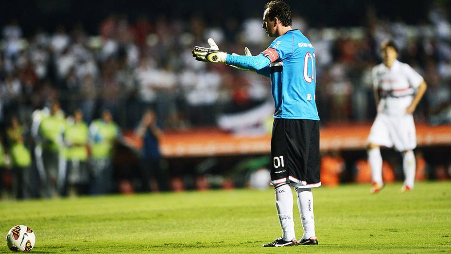Na partida contra a Ponte Preta, válida pela semifinal da Copa Sul-Americana, Rogério Ceni atingiu a impressionante marca de 1116 jogos com a camisa do São Paulo, igualando recorde de Pelé pelo Santos