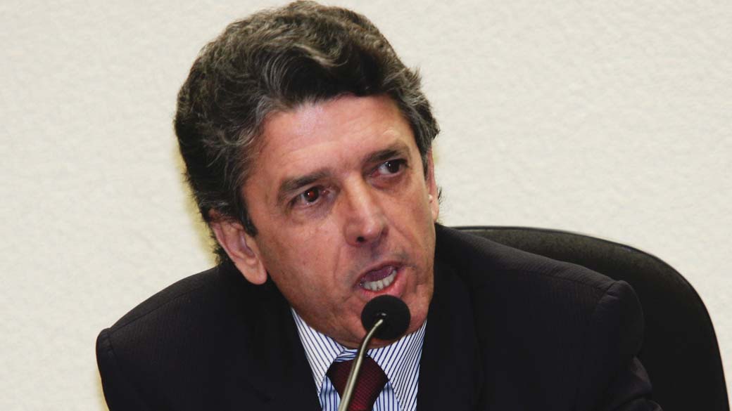 O advogado Rogerio Tolentino, sócio do empresário Marcos Valério Fernandes de Souza, depondo na CPMI dos Correios, em 27/09/2005