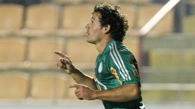 Roman marca o primeiro gol com a camisa do Palmeiras