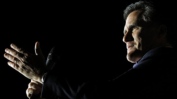 Mitt Romney discursa durante sua campanha na Flórida