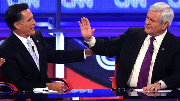 Mitt Romney e Newt Gingrich permanecem na disputa