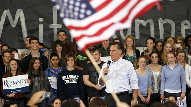 Romney se consolidou como líder da corrida republicana após vencer primária em Nevada