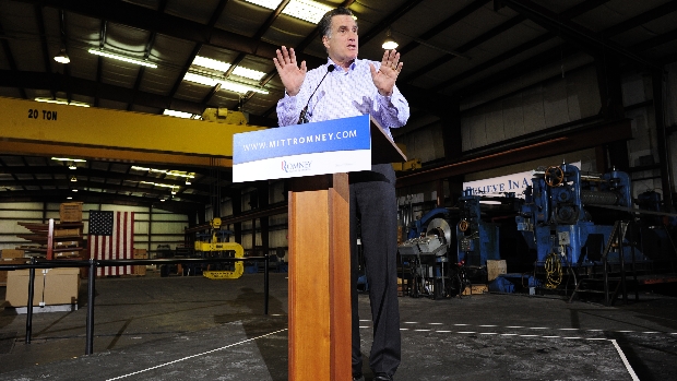 O republicano Mitt Romney discursa em fábrica na Flórida