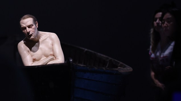 Obra Homem em um barco em exposição até o dia 22 de fevereiro de 2015