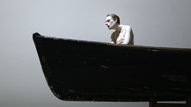 Obra Homem em um barco de Ron Mueck