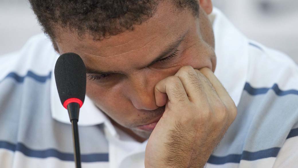 O jogador Ronaldo anuncia o fim de sua carreira como jogador profissional durante coletiva de imprensa em São Paulo