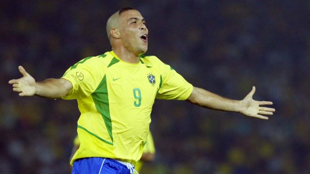 Ronaldo comemora seu segundo gol na final da Copa de 2002, na Coreia do Sul e no Japão