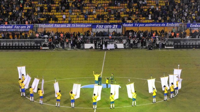 O jogador Ronaldo na homenagem durante partida contra a Romênia no Pacaembu, São Paulo