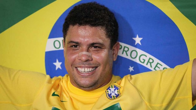 O jogador Ronaldo na homenagem durante partida contra a Romênia no Pacaembu, São Paulo