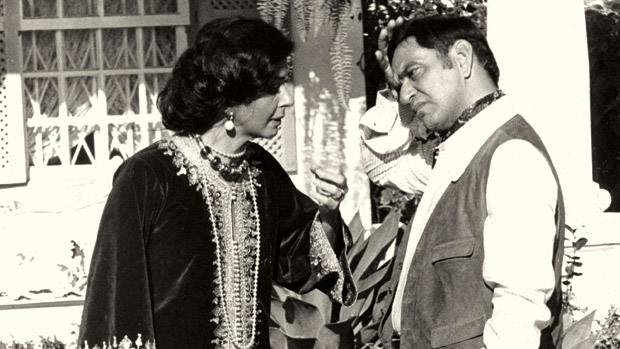 CORTA! - Betty Faria (Porcina) e Lima Duarte (Sinhozinho Malta) na primeira versão da novela, de 1975: proibição na noite de estreia