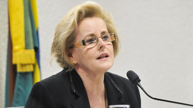 A juíza Rosa Maria Weber Candiota, indicada para vaga no STF, durante a sabatina na Comissão de Constituição e Justiça do Senado