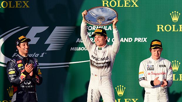 Rosberg celebra vitória na primeira corrida do ano