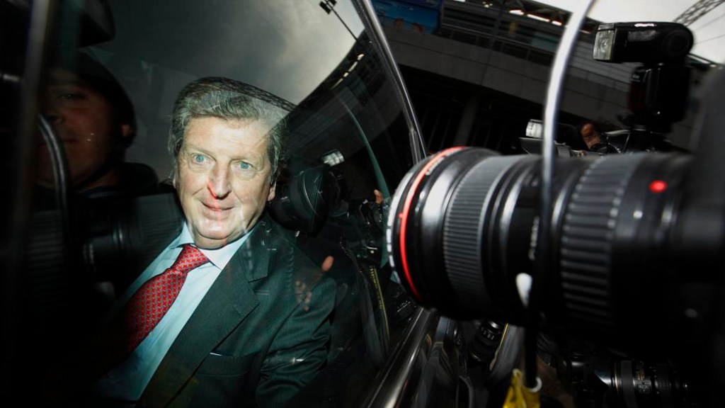 O técnico Roy Hodgson chega a Wembley para reunião com cartolas ingleses