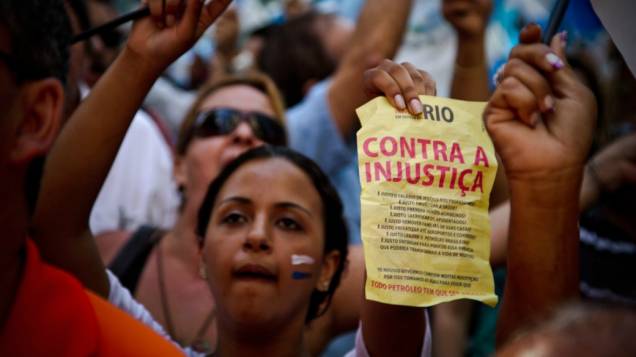Manifestantes concentrados no centro do Rio: em defesa dos royalties
