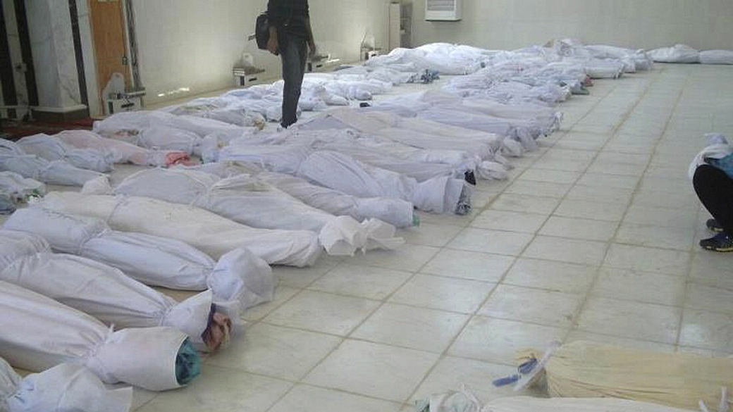 sala na mesquista de Ali Bin Al Hussein onde jazem corpos de civis assinados na sexta-feira no massacre de Hula, na Síria