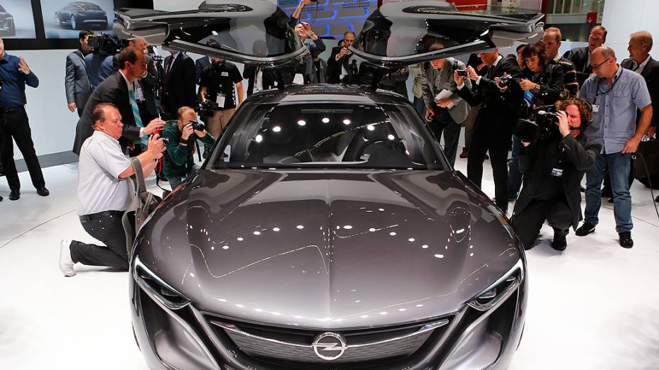 A Opel, marca da General Motors na Europa, apresentou nesta terça-feira, durante o  65º Salão Internacional do Automóvel de Frankfurt o renovado Monza