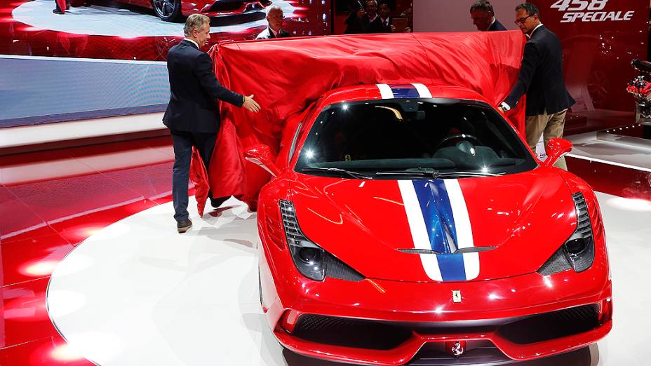 Nova Ferrari 458 Speciale é revelada no primeiro dia do 65º Salão Internacional do Automóvel de Frankfurt