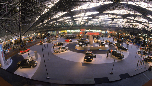 Vista do estande da Chevrolet no Salão do Automóvel de 1990