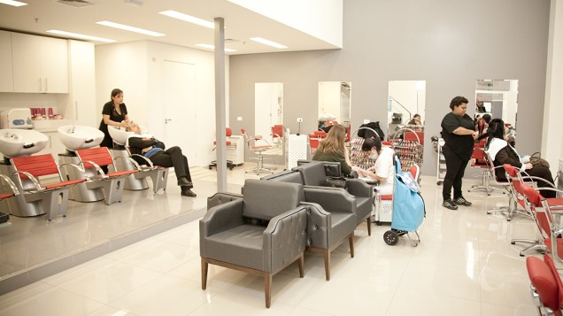Salão de cabeleireiro Basic no Shopping Mais, em Santo Amaro, São Paulo