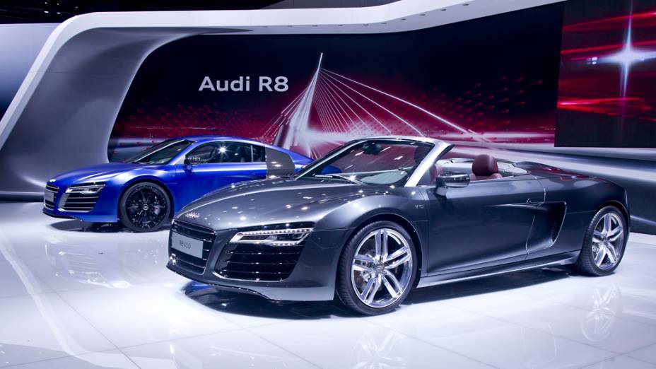 Superesportivos R8 V10 marcam presença no espaço da Audi, no Salão de Moscou