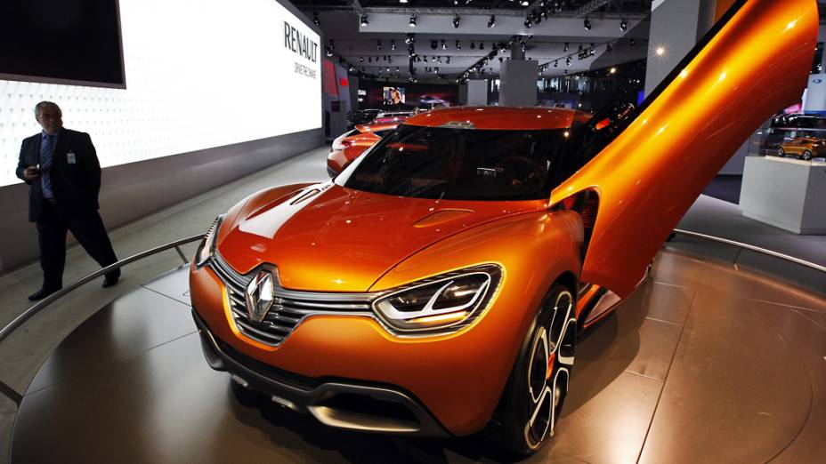 Captur, protótipo de crossover baseado no carro-conceito DeZir, antecipa design de futuros modelos da Renault