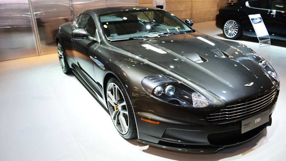 Aston Martin DBS - Estrela dos últimos filmes de James Bond, o superesportivo top de linha da marca britânica é vendido no país por R$ 1,6 milhão. Debaixo do capô há um potente V12 6.0 capaz de entregar 510 cv de potência