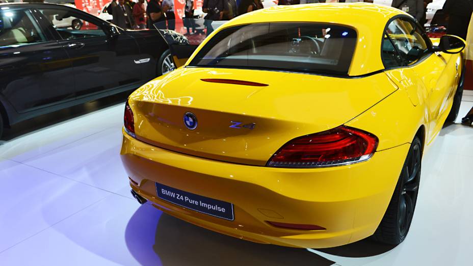 BMW Z4 sDrive 20i Roadster - Disponível na versão Design Pure Impulse, na cor amarela, o conversível é vendido por 270.000 reais. Vem com motor 2.0 twinturbo de 135 cv e câmbio automático de seis marchas. Faz o 0 a 100 km/h em 7,2 s e atinge 232 km/h de máxima