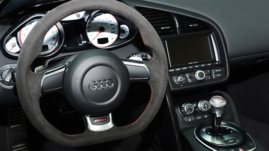  <br><br>  Audi R8 GT Spyder - Outro modelo exclusivo da marca alemã. Também limitado em 333 unidades, o esportivo traz um motor V10 5.2 de 510 cv e capaz de acelera o conversível até 317 km/h