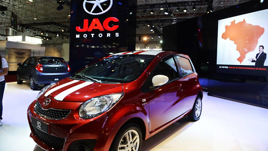 JAC J2 - Chega às lojas da marca no mês que vem a partir de 33.900 reais recheado de equipamentos. Entre os principais destacam-se ar-condicionado, direção elétrica, trio elétrico, freios com ABS e airbag duplo