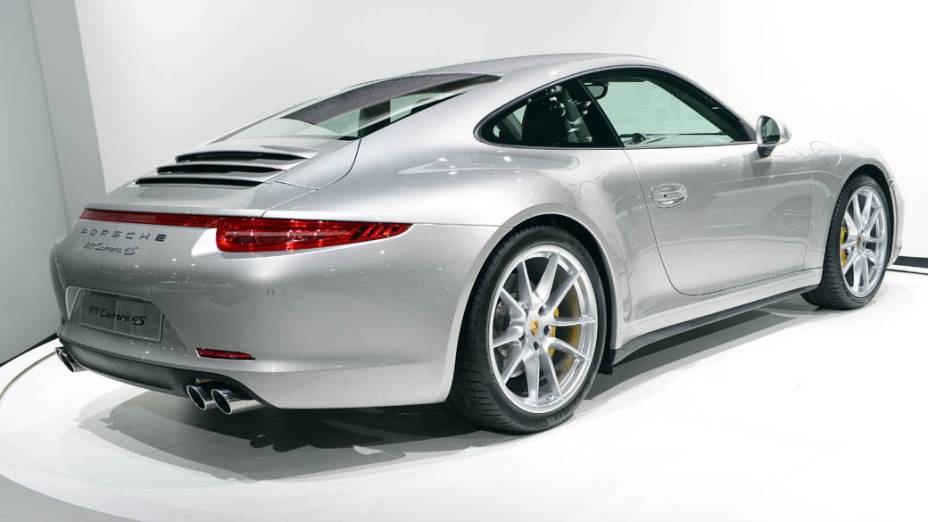 Porsche 911 Carrera 4S - Equipado com um motor 3.8 de 400 cv acoplado a um câmbio PDK ou manual de sete marchas, o cupê cumpre o 0 a 100 km/h em 4s5 e atinge velocidade máxima de 299 km/h