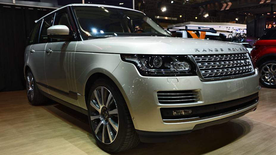 Land Rover Range Rover Vogue - A quarta geração do jipão de alto luxo é feito de alumínio e por conta disso está 420 kg mais leve. A motorização pode ser 4.4 biturbo, a diesel, de 339 cv, ou um V8 5.0, de 510 cv