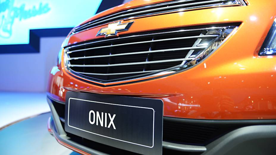 Onix - O compacto que promete uma boa briga com o VW Gol e o trio asiático (March, Etios e HB20) parte de 29.990 reais, na versão de entrada LS 1.0, podendo atingir 41.990 reais, na topo LTZ 1.4
