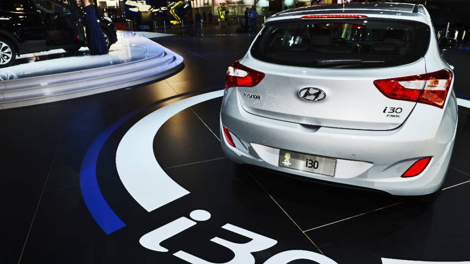 i30 - A nova geração do hatch médio sucesso de vendas da Hyundai só chega por aqui entre janeiro e fevereiro. O motor também é novo: 1.6 de 128 cv e flex