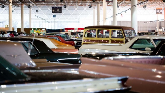 Automóveis no Salão Internacional de Veículos Antigos no Pavilhão de Exposições do Anhembi, em São Paulo
