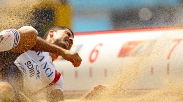 O francês Salim Sdiri durante a prova salto em distância no Mundial de Atletismo em Daegu, Coreia do Sul