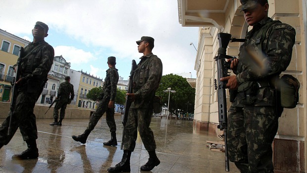 Militares patrulham centro histórico de Salvador