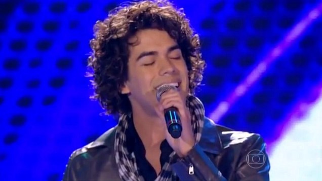 Sam Alves canta no The Voice Brasil