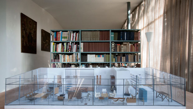 Dupla de arquitetos japoneses Kazuyo Sejima e Ryue Nishizawa apresentaram uma nova maquete ao espaço dedicado à biblioteca, na Casa de Vidro