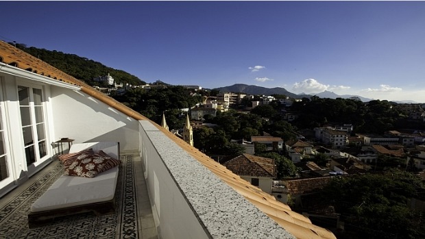 A sacada com vista para a zona norte do Rio, no Hotel Santa Teresa: diária de 3.000 reais