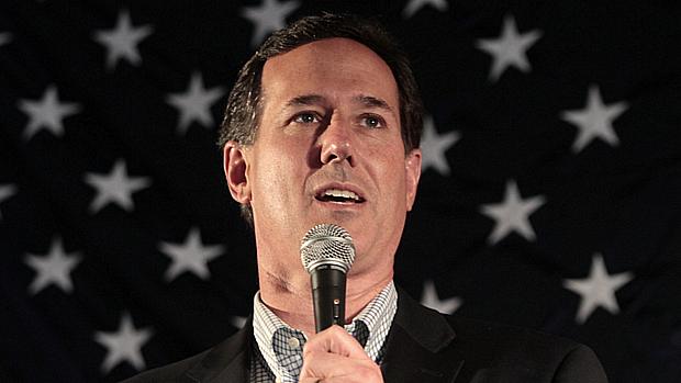 Santorum disse que resolveu desistir após uma semana de 'orações e reflexão'