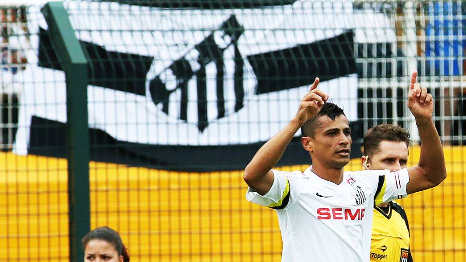 Jogadores comemoram gol do Santos contra o Ituano, na final do Campeonato Paulista