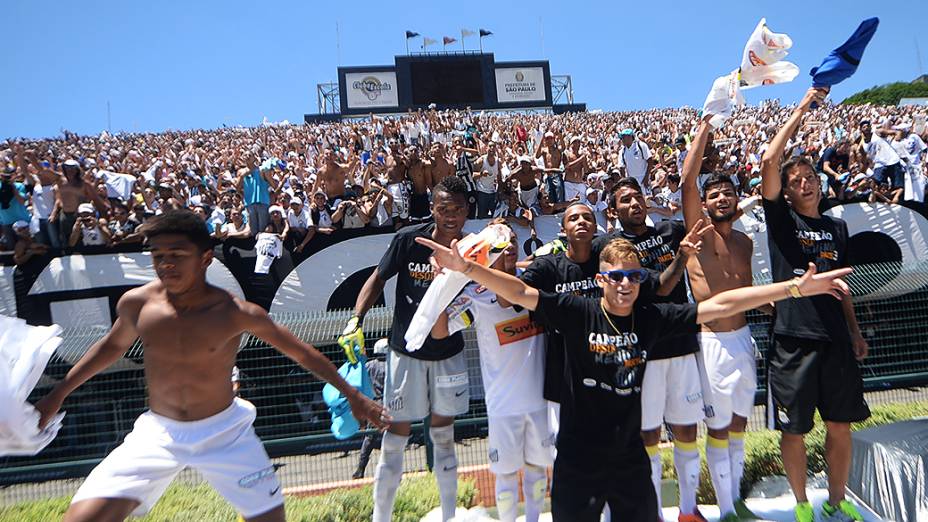 Jogadores do Santos comemoram vitória da Copinha São Paulo