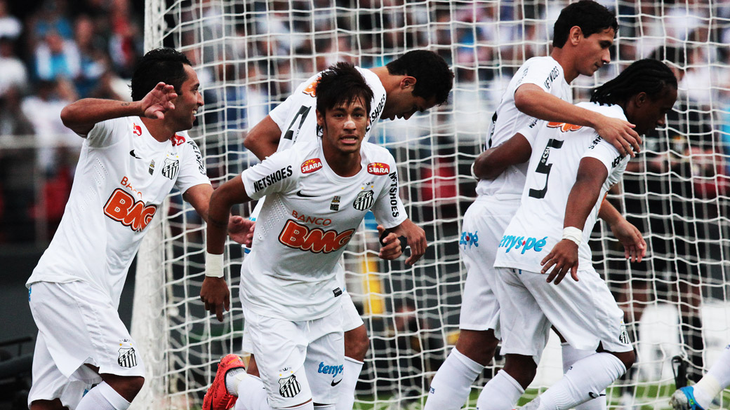 A comemoração do primeiro gol de Neymar, do Santos, na final