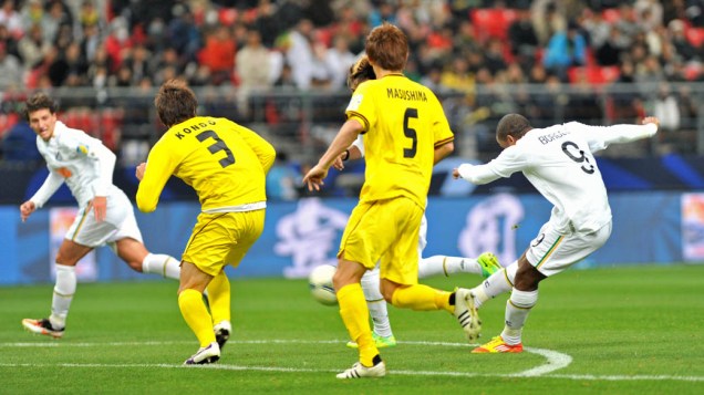 O santista Borges chuta ao gol durante partida da semifinal do Mundial de Clubes da FIFA em Toyota, Japão