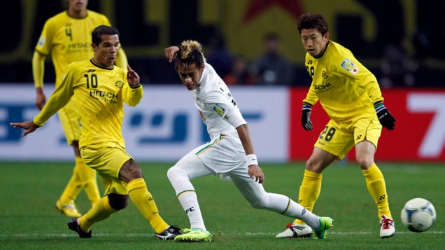 Neymar em lance durante partida da semifinal do Mundial de Clubes da FIFA em Toyota, Japão