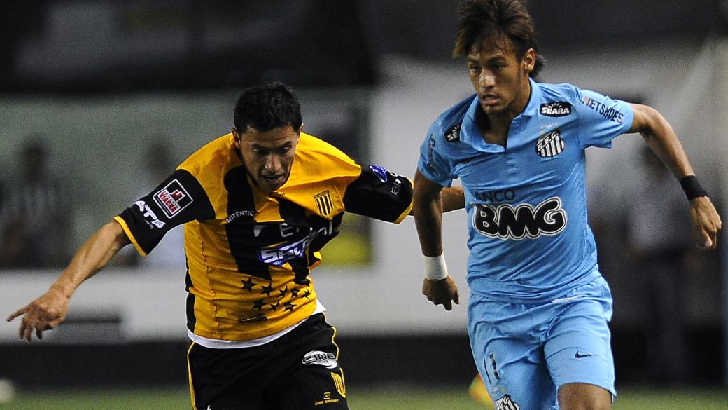 Neymar, do Santos, no jogo contra o Strongest, da Bolívia, na Libertadores