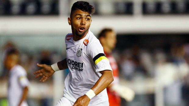 Gabriel, do Santos, comemora após marcar gol durante partida contra o XV de Piracicaba